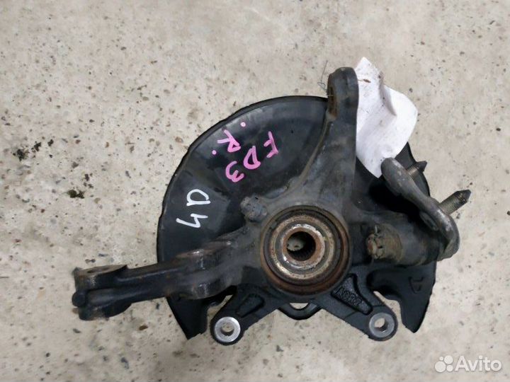 Поворотный кулак прав. Honda Civic 4D