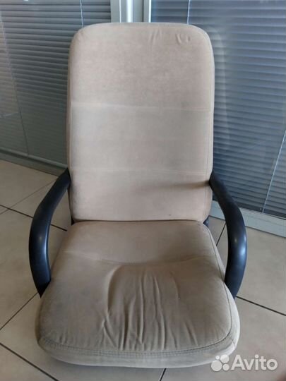 Офисное кресло