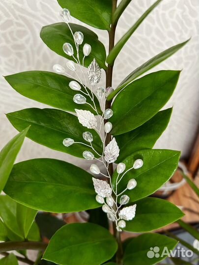 Украшение в прическу белое, из бусин