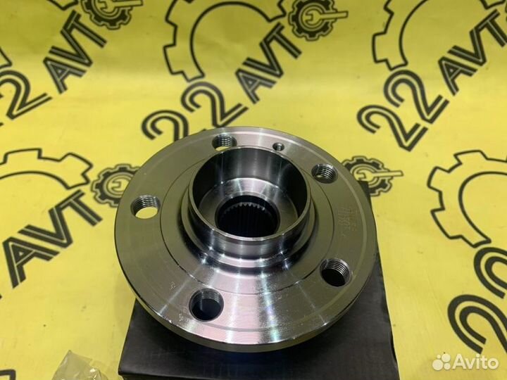 Ступица передняя Volkswagen Polo 2000