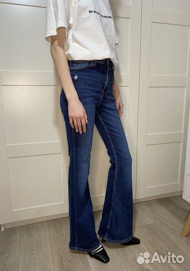 Джинсы клеш bershka