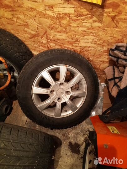 Продам литые диски на 14 два разных комплекта