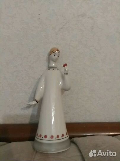 Аленький цветочек. Гжель. Фарфоровая статуэтка