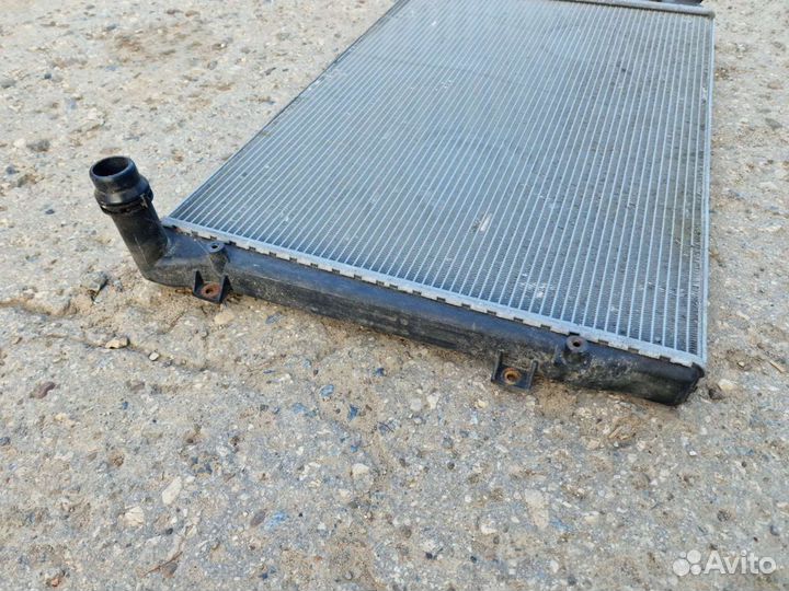 Интеркуллер / Радиатор VW Passat B6 3C0145803G