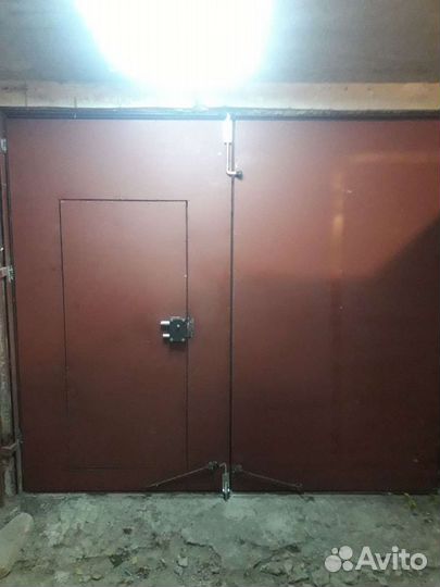 Металлические гаражные распашные ворота на заказ