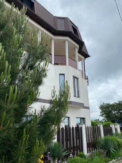 Дом 205,9 м² на участке 4 сот.