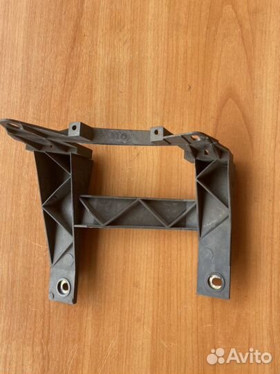 Кронштейн крепления фары VW Transporter Т5
