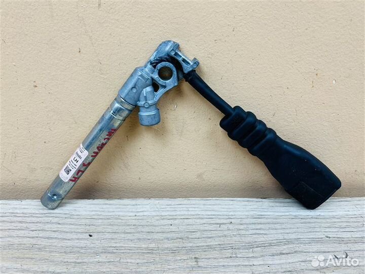 Ответная часть ремня безопасности передняя левая