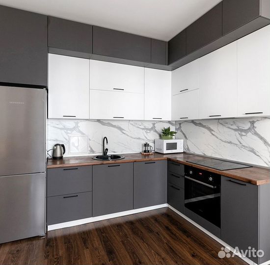 Угловая в потолок кухня на заказ