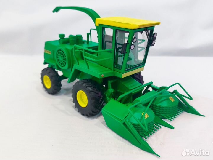 Сборная модель комбайна дон-680