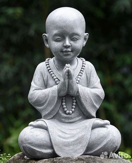 Будда с бусами молящийся