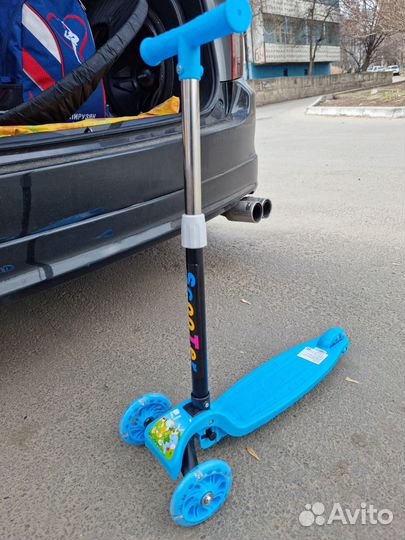 Самокат трехколесный со светящимися колёсами