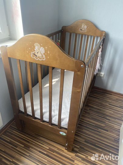 Кровать детская с маятником