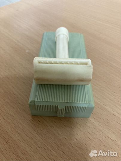 Бритвенный станок в футляре. СССР