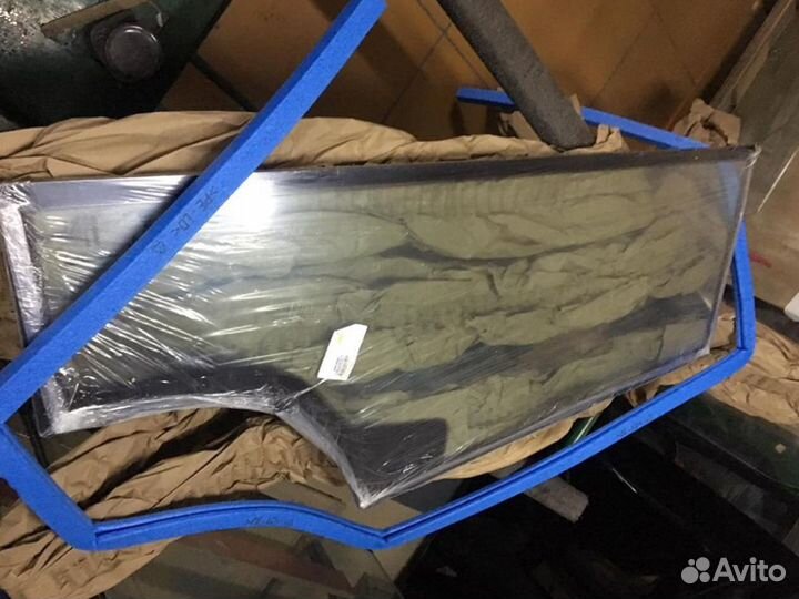 Стекло лобовое нижнее John Deere