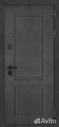 Дверь в квартиру с зеркалом