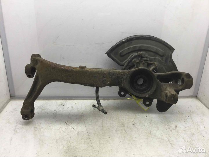 Ступица передняя левая Volkswagen Passat 8D0407257