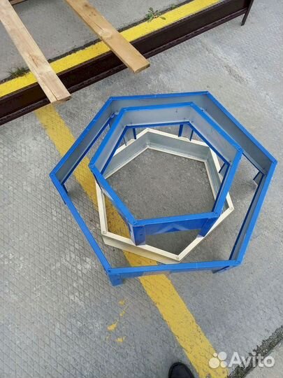 Садовая клумба