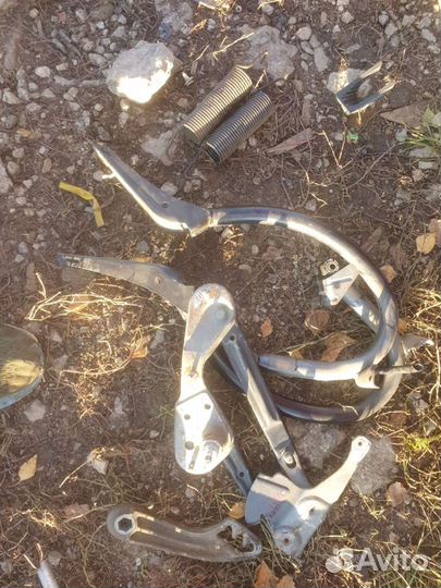 Крепления капота и багажника на мерседес 124