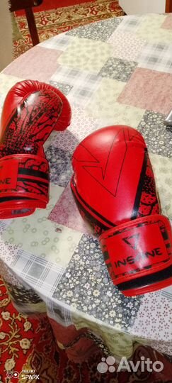 Боксерские перчатки