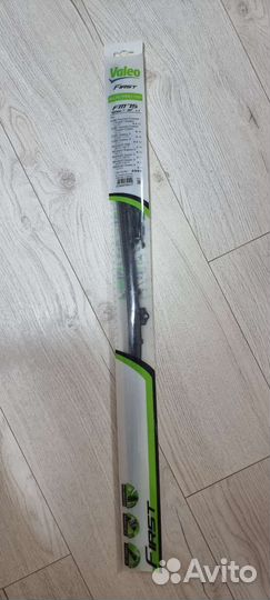 Щетка стеклоочистителя Без каркасные Valeo 750 мм