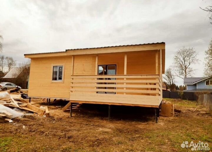 Дачный дом 10х10м с террасой и коыльцом