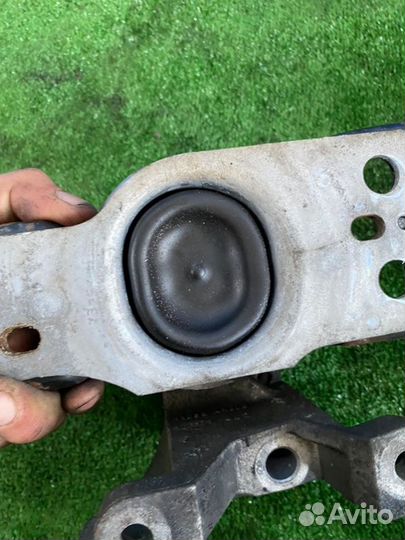 Опора двигателя Nissan Note E11 CR14DE 2007