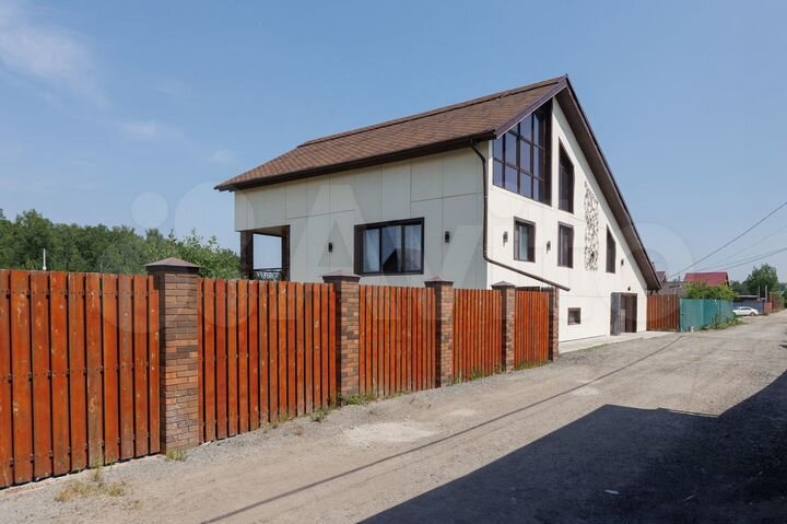 Дом 351 м² на участке 11,6 сот.