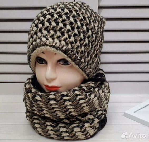 Женский вязаный комплект