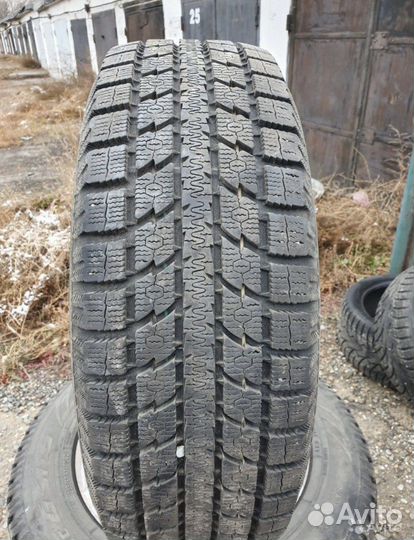 Toyo Observe GSi-5 235/65 R17