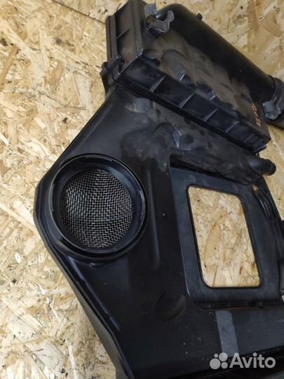 Корпус воздушного фильтра Mercedes-Benz E550 W212