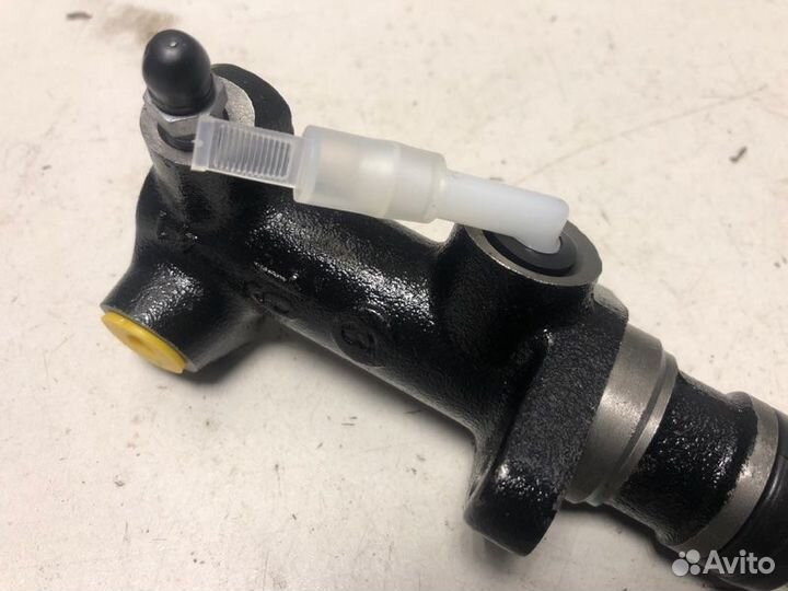 Цилиндр сцепления главный Volkswagen Passat B3