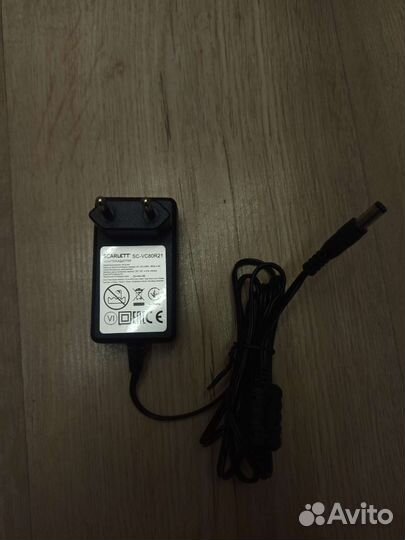 Робот пылесос scarlett