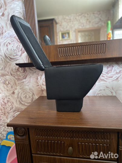 Подлокотник