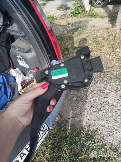 Педаль газа Митсубиси colt