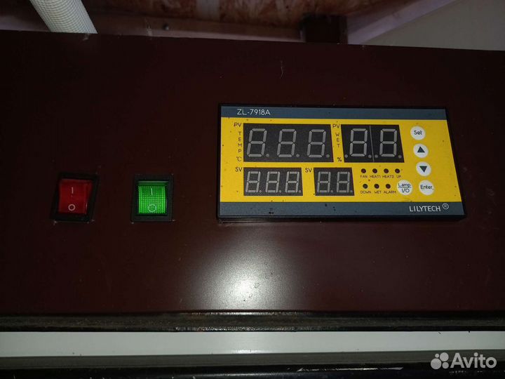 Инкубатор для яиц с автоматическим переворотом