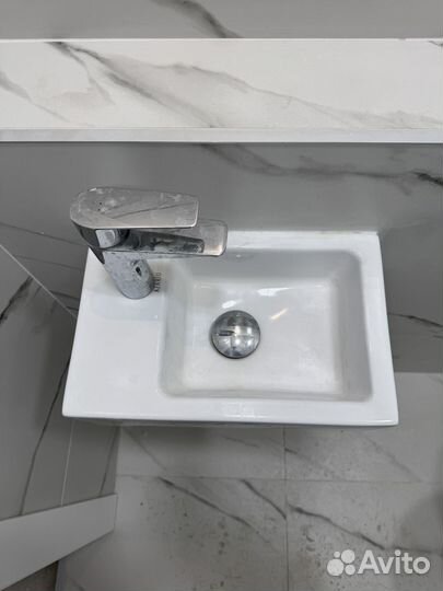 Раковина со смесителем от застройщика