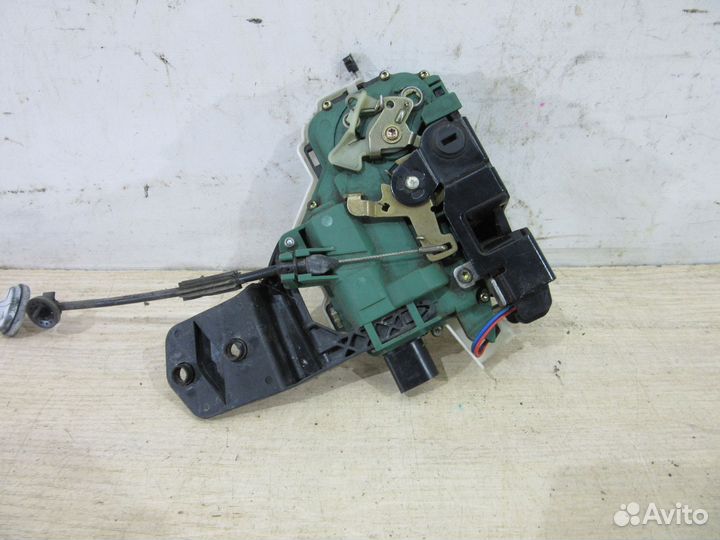 Замок двери задней правой VW Passat B5