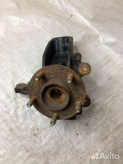 Кулак поворотный (ступица) правый Мазда3 Ахела