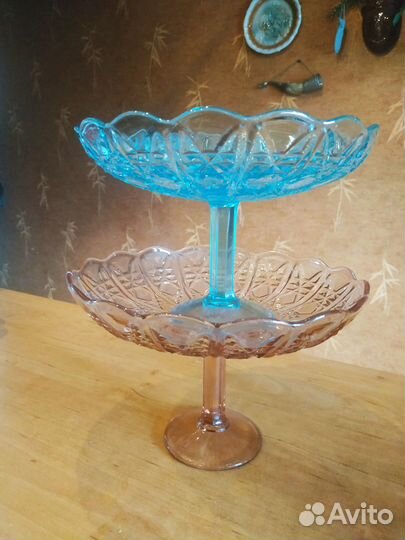 Вазы на ножке стекло цветное