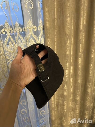 Продам бейсболку Calvin Klein унисекс