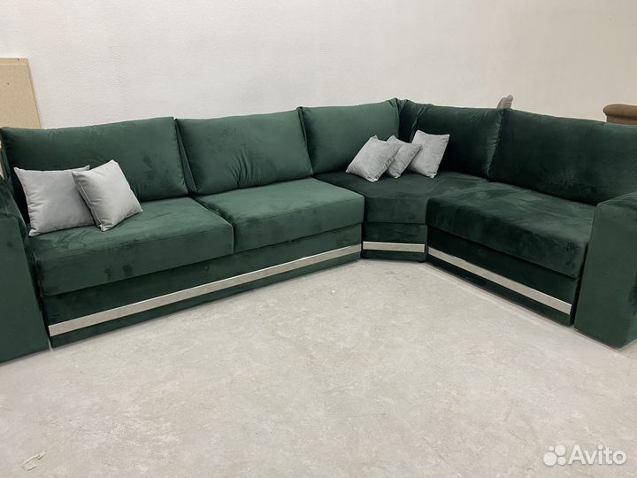 Угловой диван фирменный