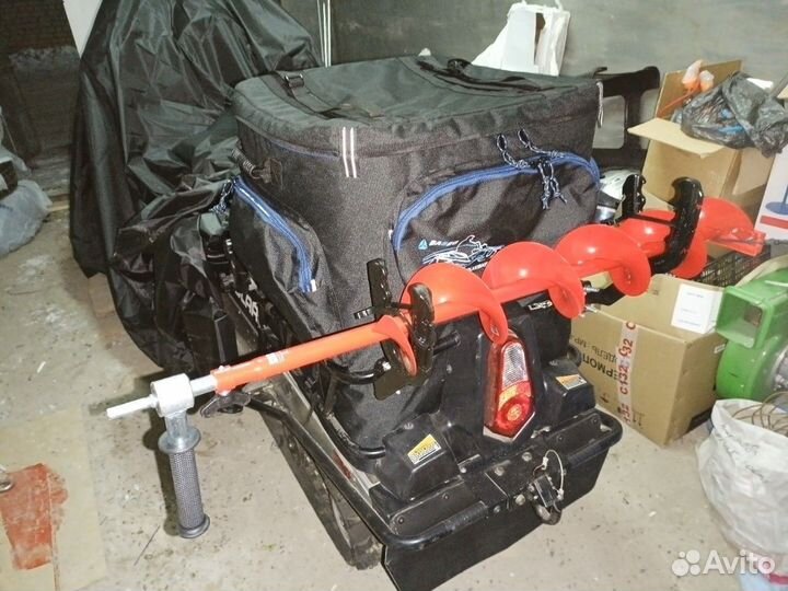 Крепление бура на снегоходе