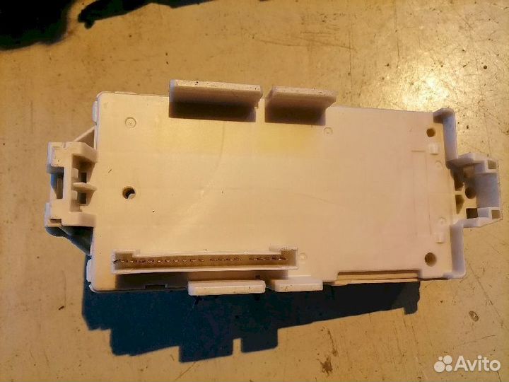 Блок предохранителей Mitsubishi Airtrek CU2W