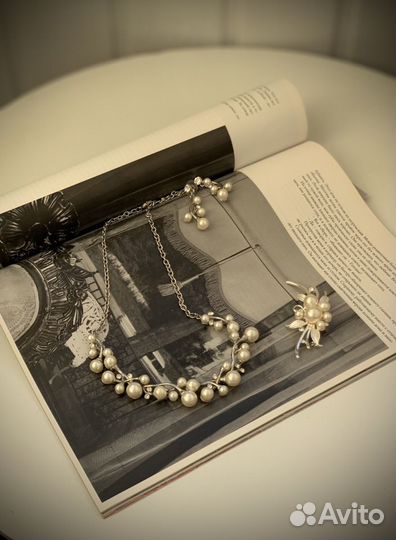 Комплект бижутерии (колье, серьги, брошь)