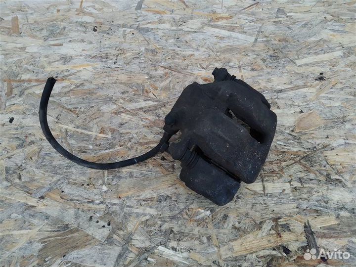 Суппорт передний левый Mercedes C-Class W203