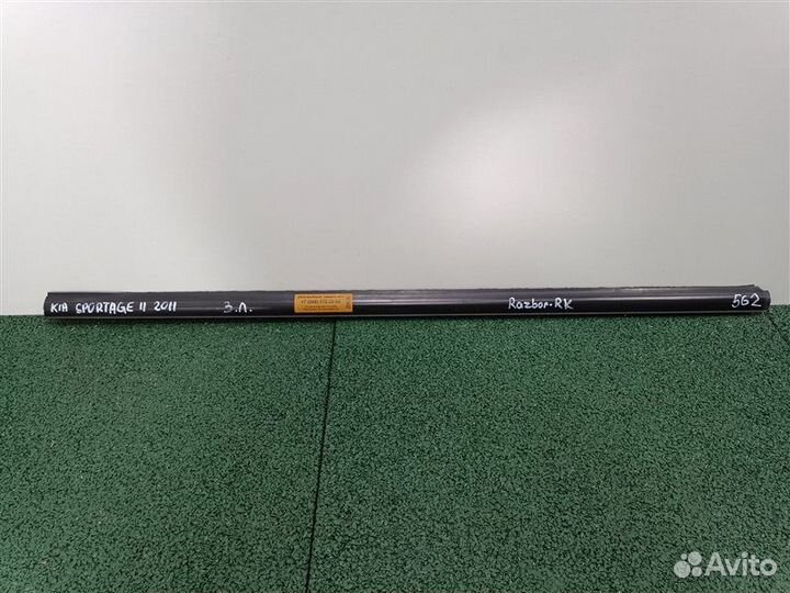 Накладка стекла двери задняя левая Kia Sportage