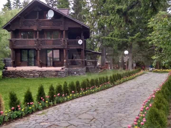 Коттедж 300 м² на участке 100 сот.