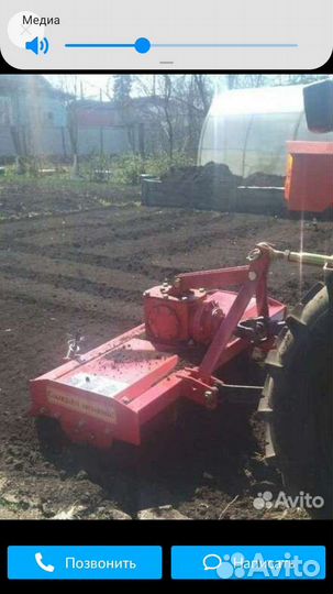 Вспашка земли трактором