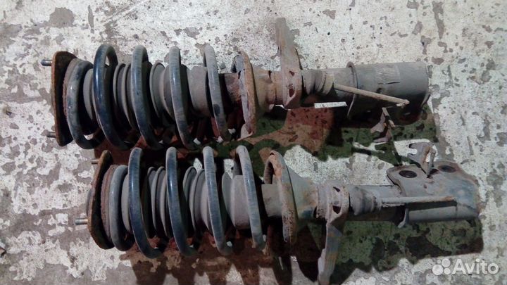 Амортизатор передний на Ленд Ровер Фрилендер 04г